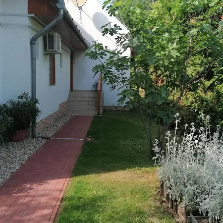 Tamas Batya Kunyhoja Balatonmariafurdo