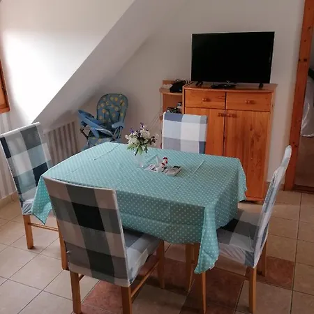 Tamas Batya Kunyhoja Apartment