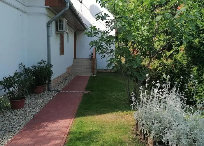 Tamas Batya Kunyhoja Balatonmáriafürdő